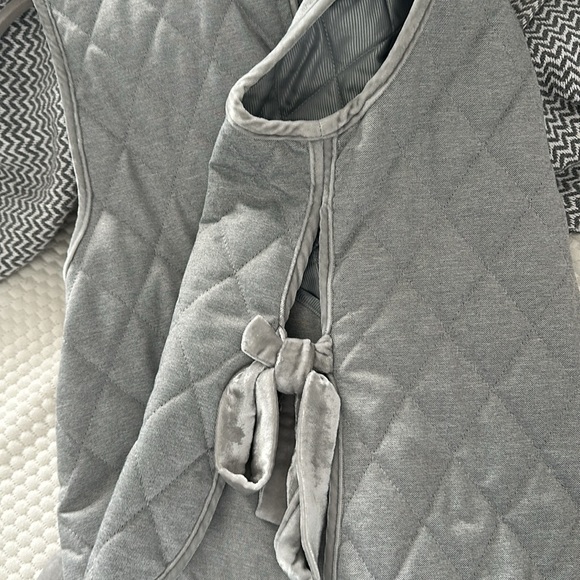 Beautiful never worn Banana Republic gray vest size medium. - Picture 5 of 5